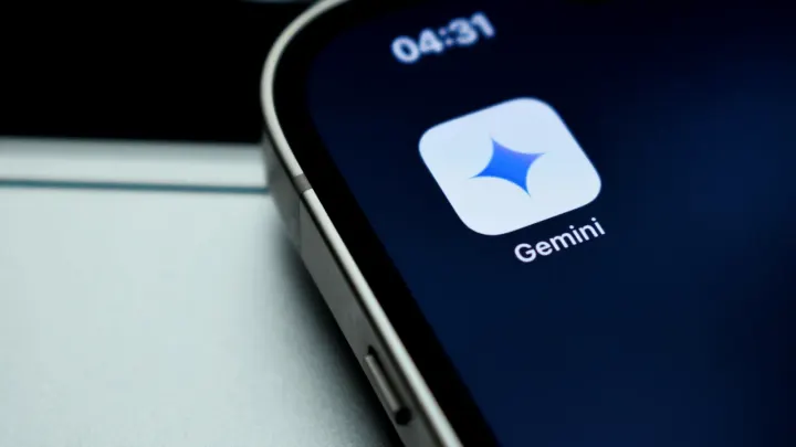 Gemini uygulaması, yerel Audio Overviews oynatıcısını Android ve iOS platformlarında kullanıma sundu.