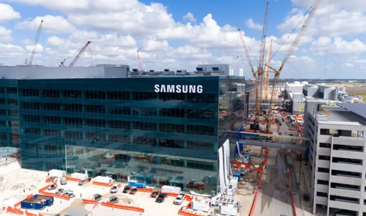 Elon Musk, Samsung Tesislerinde Ofis Kurdu: Tesla’nın Özel Yongaları Yakından İzlenecek