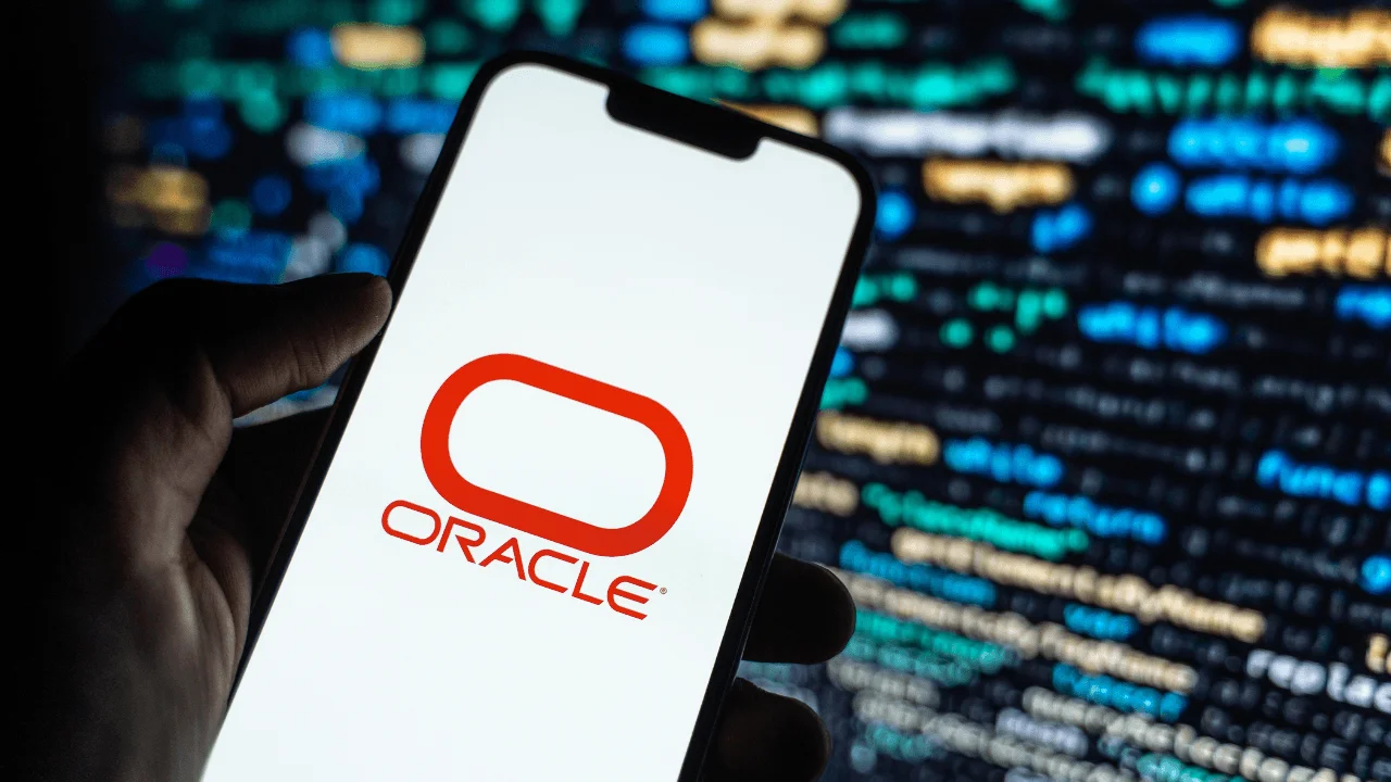 Oracle, yapay zeka yatırımları için 50 milyar dolarlık finansman planını açıkladı.