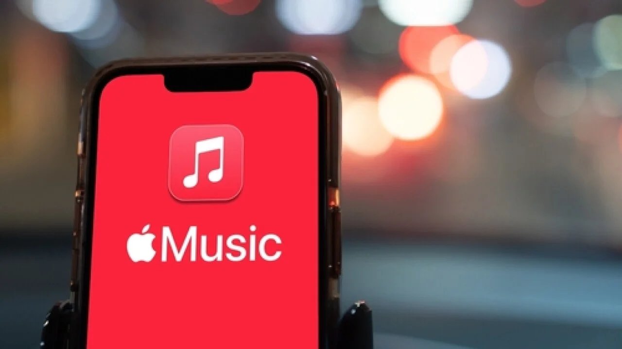 Apple Music’e Büyük Arayüz Güncellemesi: iOS 26.4 ile Tam Ekran Albüm Kapakları ve Konser Özelliği