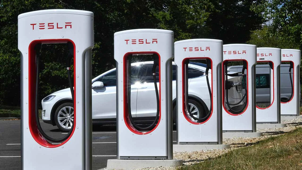 Tesla Türkiye’de Yeni Supercharger Noktasını Açtı: Kırşehir’e 8 Hızlı Şarj Ünitesi