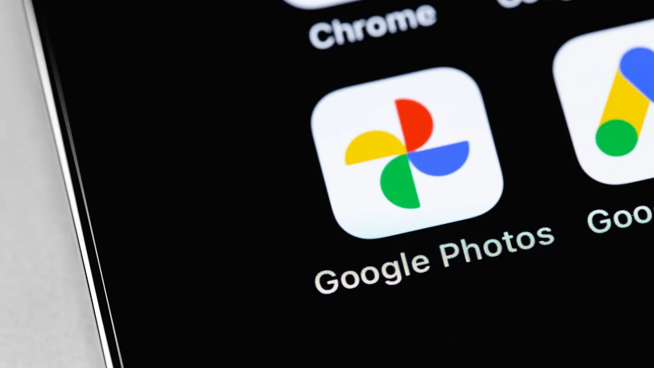 Google Photos'a yapay zeka ile güçlendirilmiş yeni özellikler eklendi.