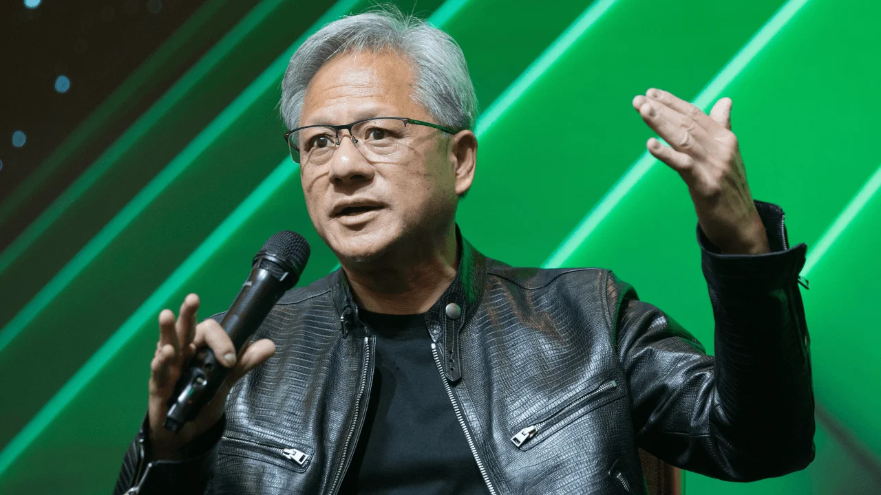Nvidia CEO'su Jensen Huang, yapay zeka için yeni düzenlemelere gerek olmadığını iddia etti.