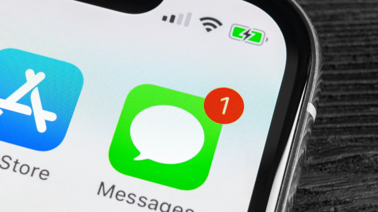 iOS 26, Mesajlar uygulamasına spam mesajları engelleme özelliği ekliyor.