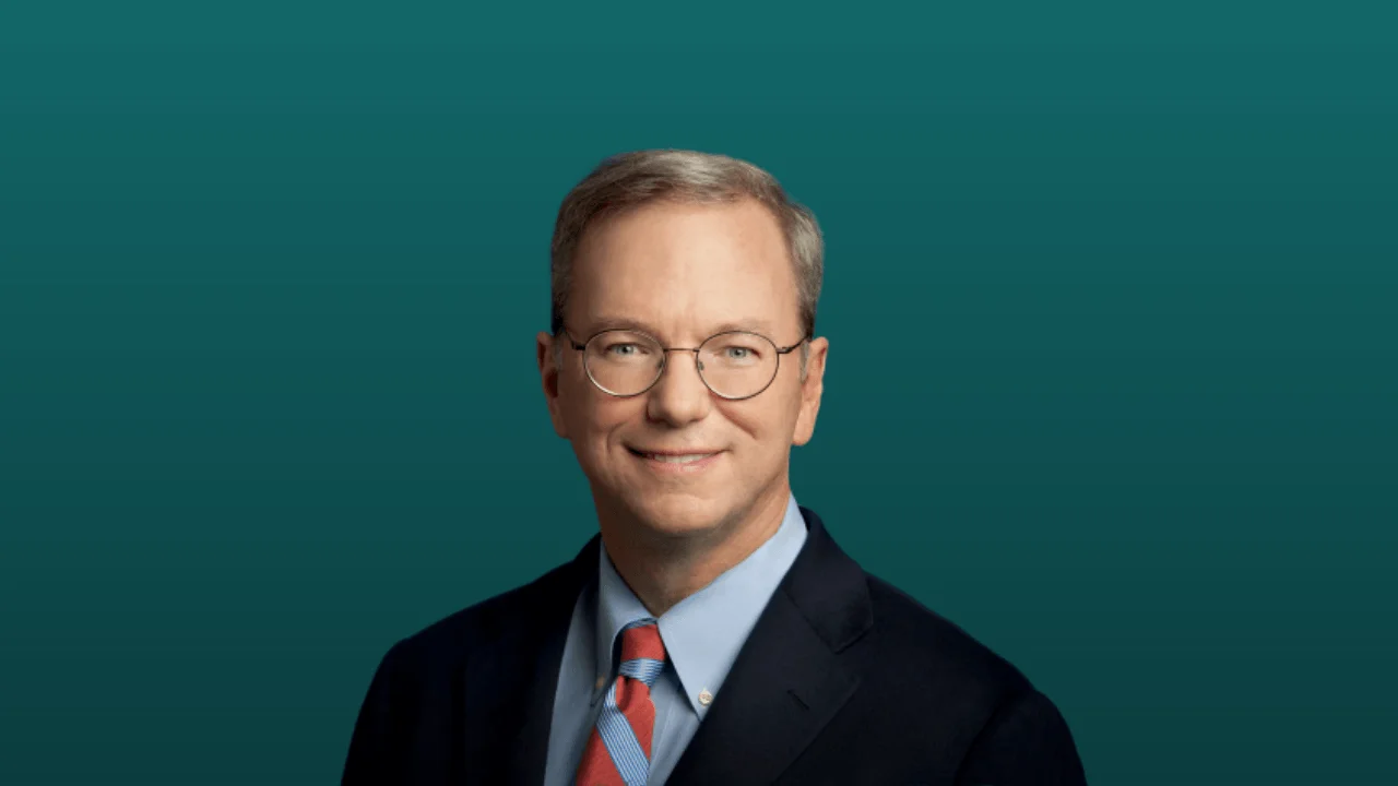 Eric Schmidt'in servetine dikkatlice bir göz atın.
