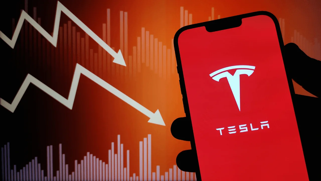 Tesla'nın 2025'in ikinci çeyreğinde elektrikli araç satışları ve gelirleri düştü.